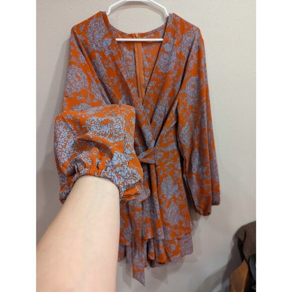 Flirty long sleeve brown romper w/blue botanical print size 2X no tag - Picture 3 of 8